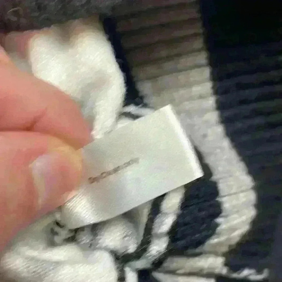 Jamison women crew neck pullover sweater with stripe accent, animal print large - Picture 4 of 10